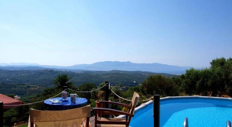 Villa with private pool, grill & yard in Platanias