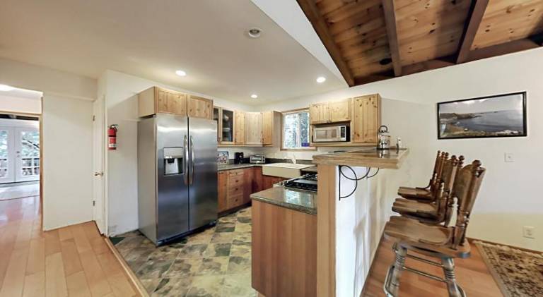 Vacation home with hot tub — photo 5