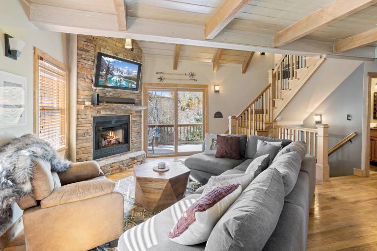 Child-friendly charming cabin with barbecue & hot tub | Mountain view | Pets allowed in Boone, NC