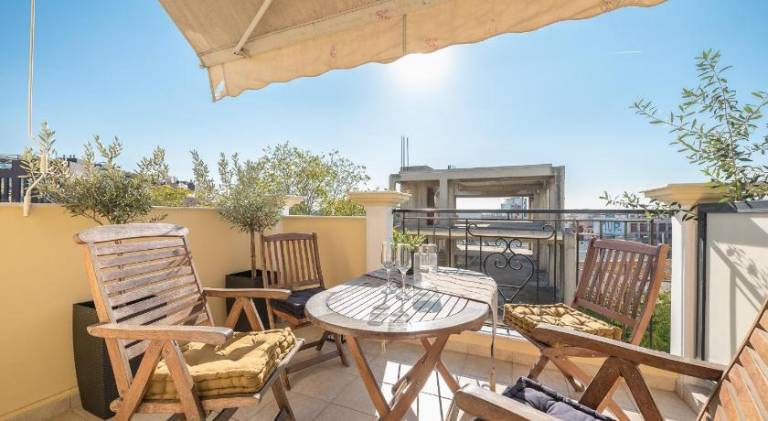 Holiday apartment with patio | Close to Temple of Hephaestus | Good for workation | Pet-friendly — photo 4
