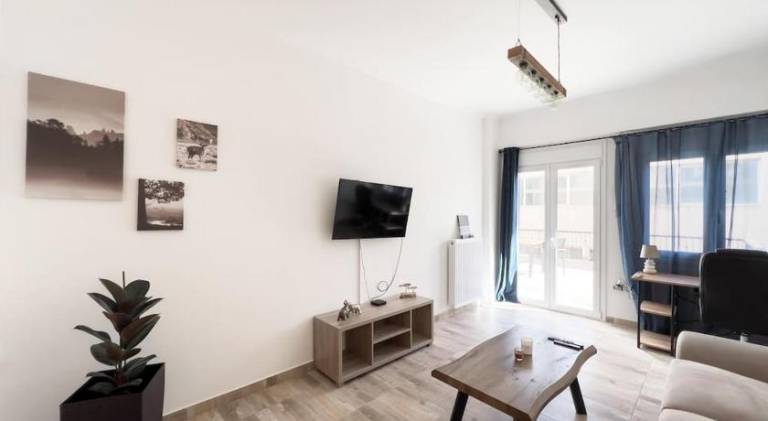 Apartment with terrace — photo 2