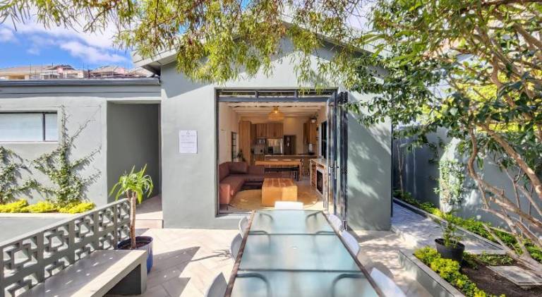 Vacation home with pool | Near District Six Museum — photo 4