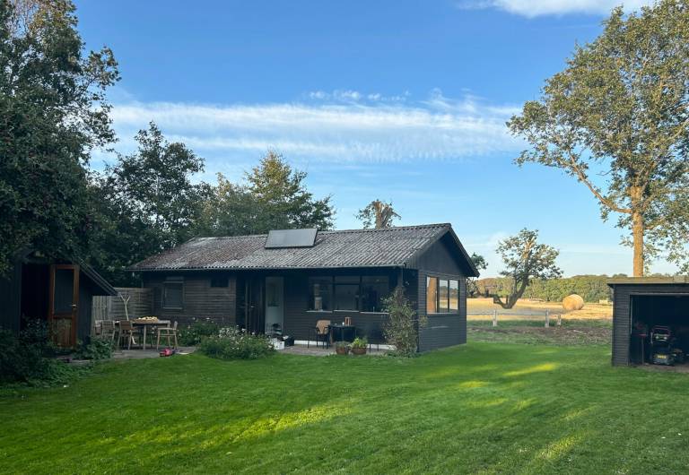 House with patio, BBQ & garden in Ebeltoft
