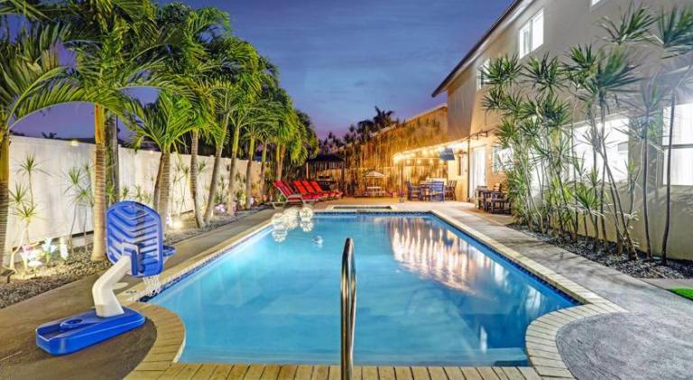 Ultra-Luxury 5BR Villa Heated Pool near Beach — photo 3