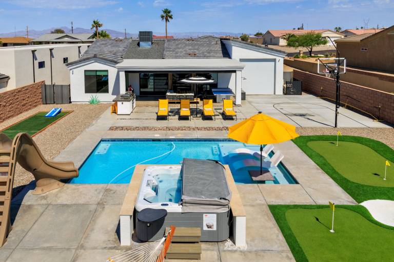 Family-oriented vacation home with private pool & hot tub | Lake view | Pet-friendly — photo 3