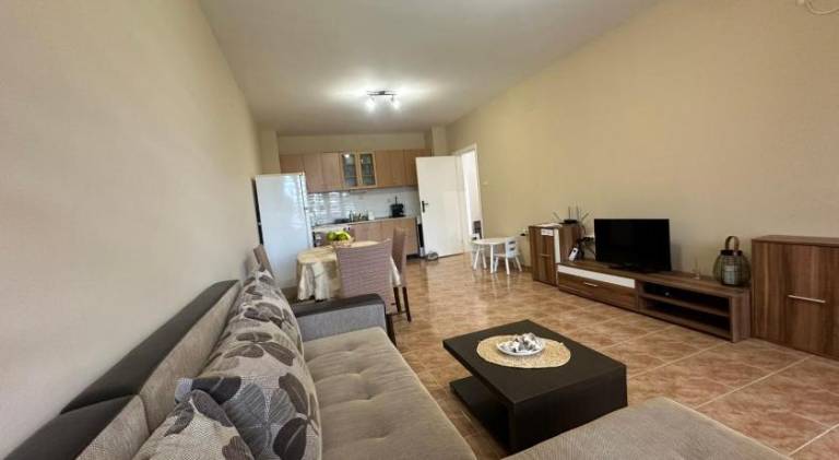 Rental apartment with patio, private pool & garden — photo 2