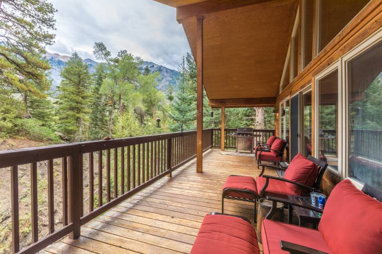 Creekside Hidden Gem Close to Downtown Ouray Two Decks STR2025-028 — photo 3