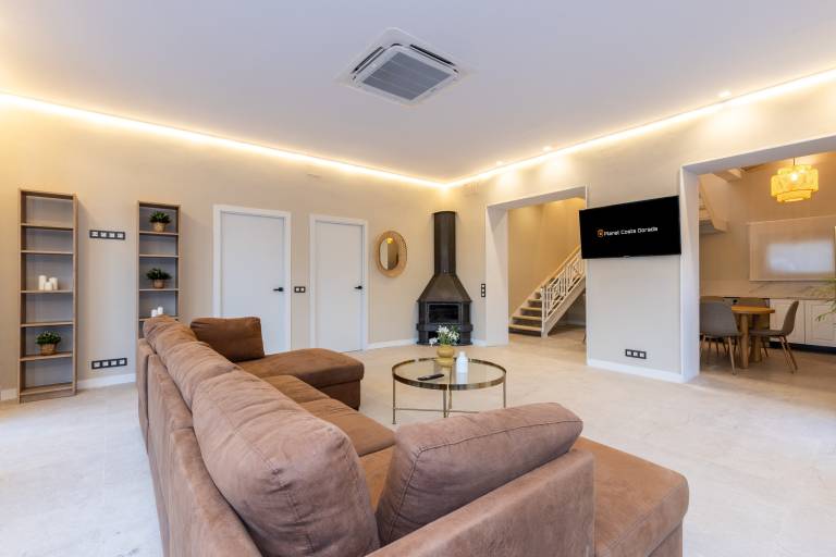 Fully equipped villa with garden, patio & private pool | Suitable for remote work | Pet-friendly — photo 4