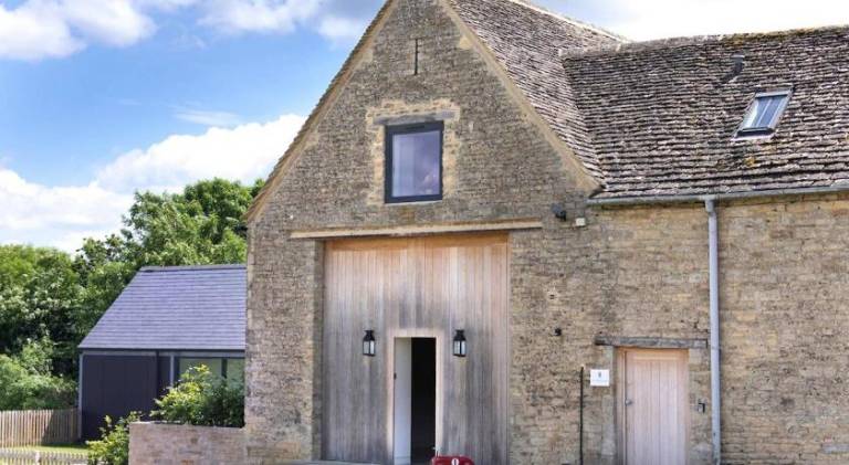 Vacation home with terrace, grill & yard | Pets are welcome in Cirencester