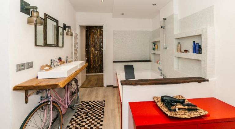 Pleasant vacation home with hot tub | Pet-friendly — photo 2
