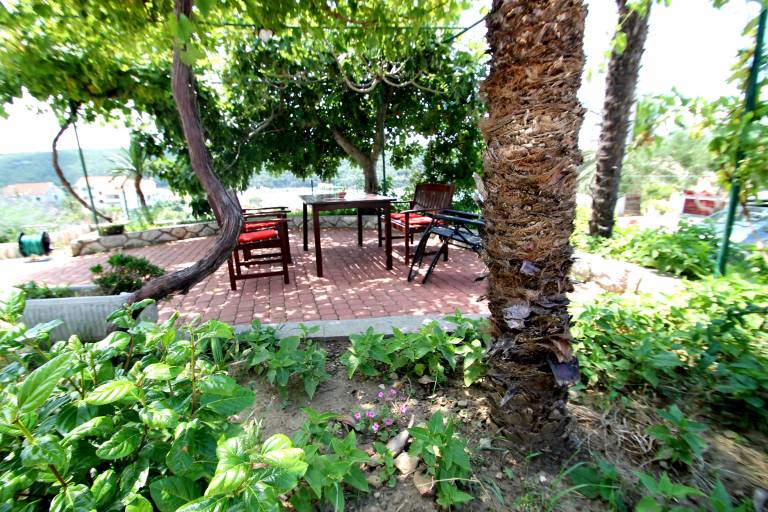 Fully equipped holiday apartment with garden, pool & patio | Sea view | Next to the beach | Pets allowed — photo 2