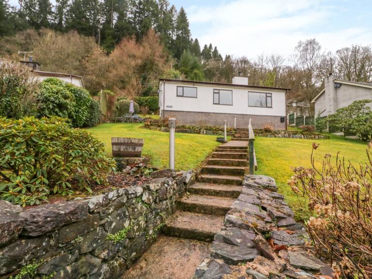 Cottage with garden | Beach view — photo 2