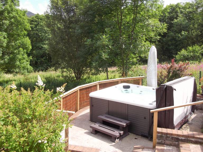 Cottage with jacuzzi, barbecue & sauna — photo 2