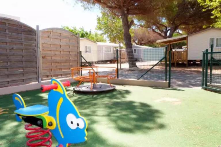 Camping suite with terrace in Gien