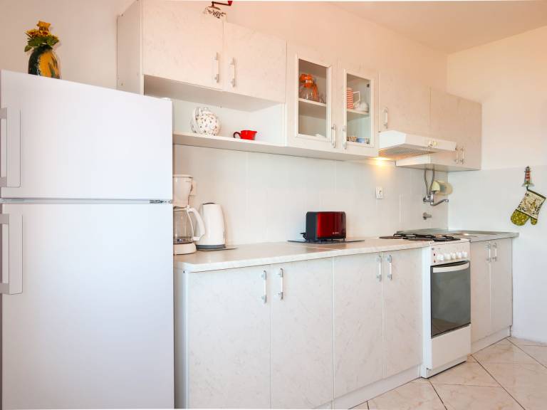 Apartment with garden, patio & barbeque | Sea view — photo 5