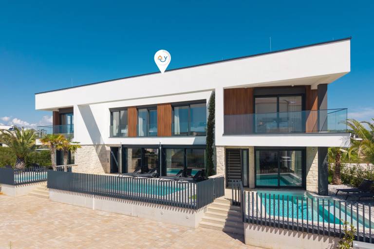 Child-friendly villa with private pool, yard & BBQ | Pet-friendly — photo 2