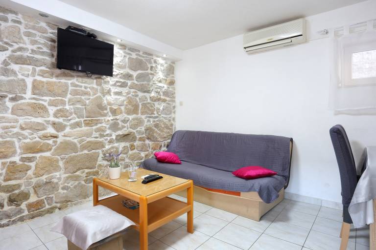 Holiday apartment with terrace & BBQ — photo 3