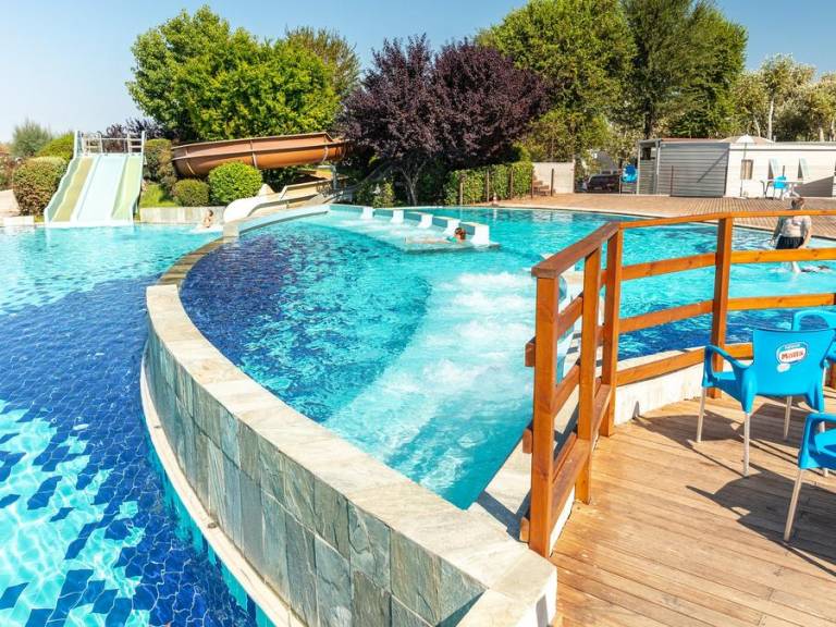 Children-friendly pleasant mobile home with terrace & pool | Pet-friendly — photo 3