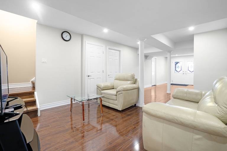 House Oshawa