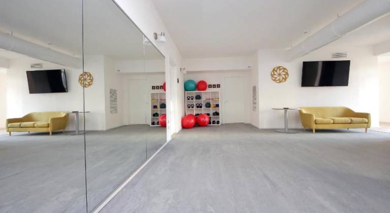 Serviced apartment with yard, pool & sauna | Pets allowed — photo 3