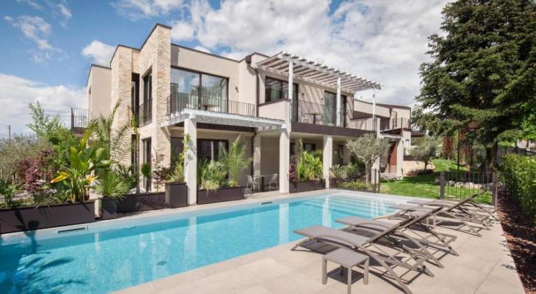 Holiday apartment with garden, terrace & pool — photo 3