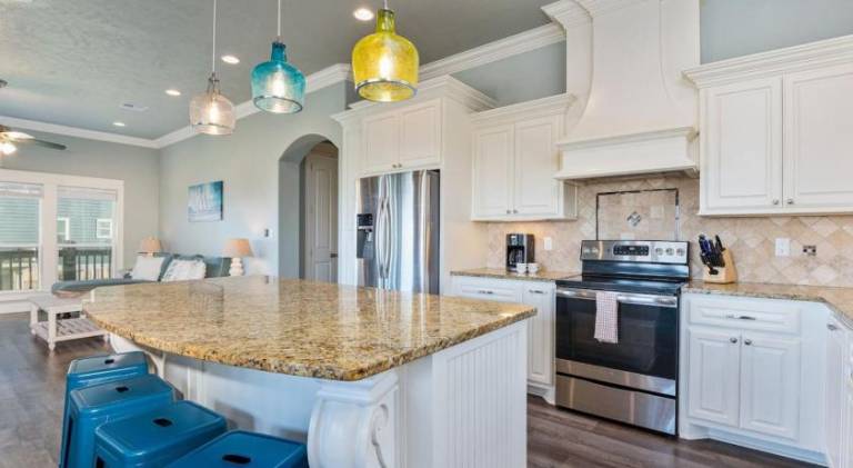 Vacation home with hot tub — photo 4