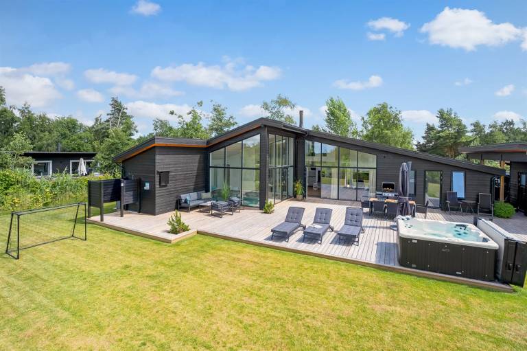     
Ferienhaus ∙ 8 Gäste ∙ 4 Schlafzimmer
