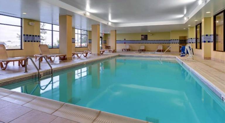 Hampton Inn & Suites Indianapolis-Airport — photo 5