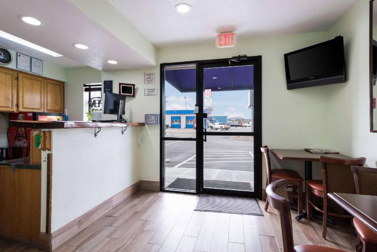 Inn & Suites — photo 3