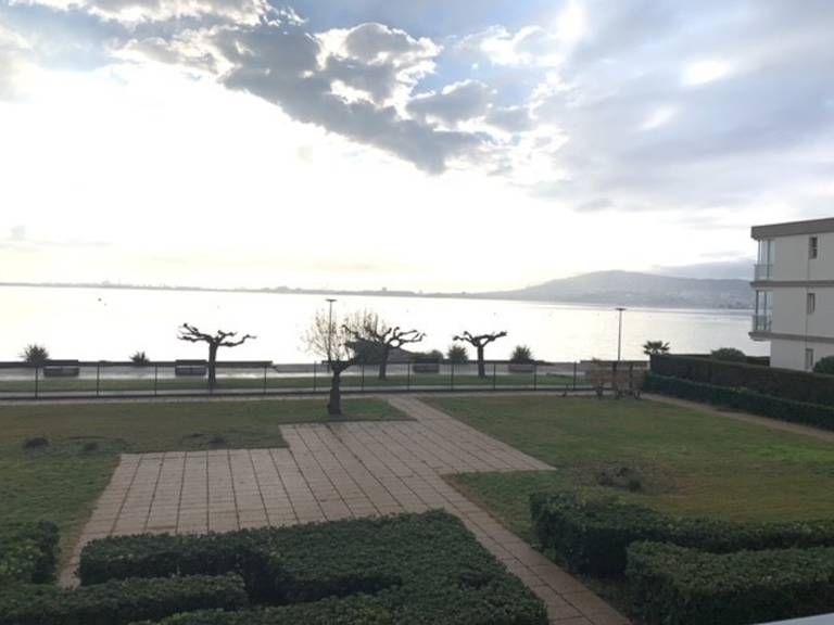 Apartment facing the lagoon: Pets allowed, near the thermal baths in Balaruc-les-Bains