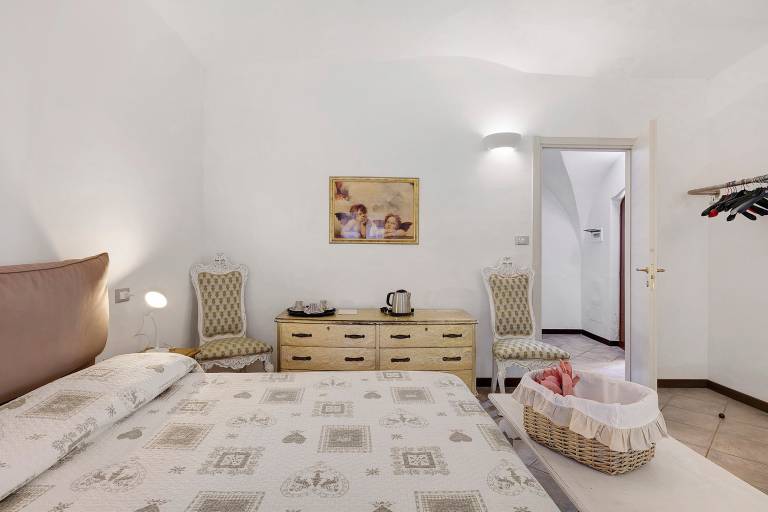 Private room with terrace & yard | City view — photo 4