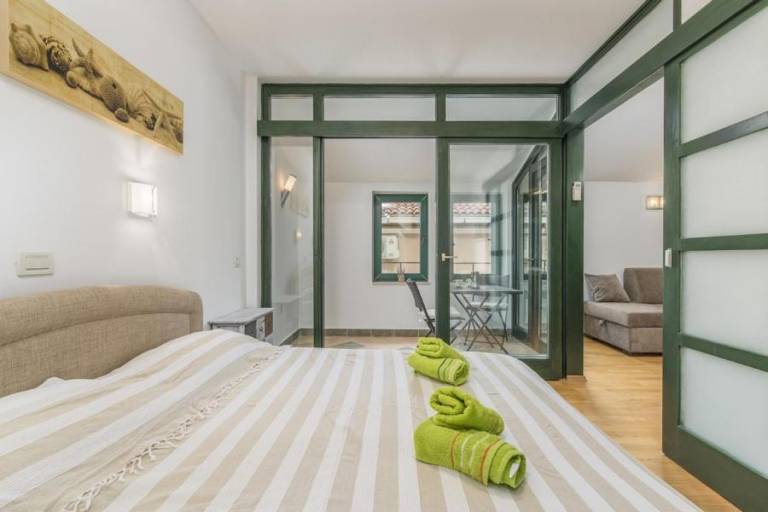 Fully equipped holiday apartment with fast internet & patio | Next to the beach | Pets are welcome — photo 5