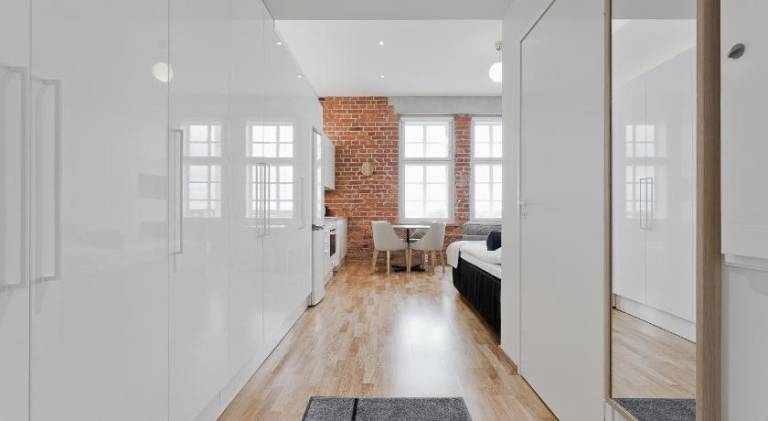 Apartment with yard — photo 4