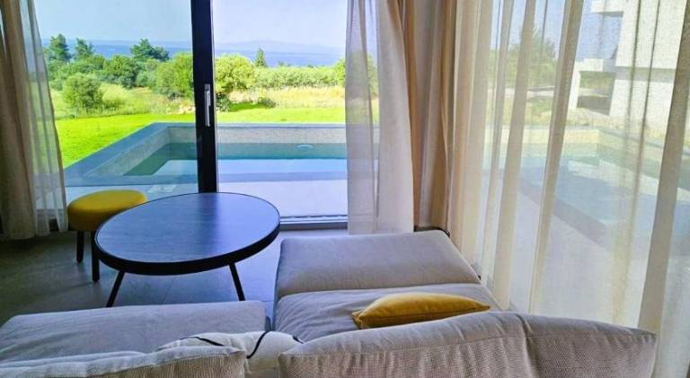 Villa with garden, terrace & private pool — photo 2