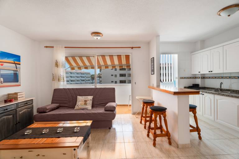 Vacation Apartment 'Central Los Cristianos' with Mountain View, Shared Pool and Wi-Fi in Santa Cruz de Tenerife