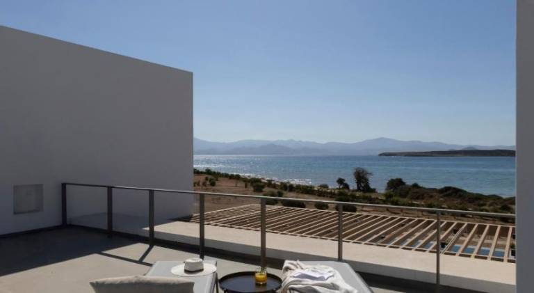 Villa with patio, yard & private pool | Good for workation — photo 5