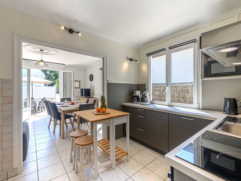 Vacation home with barbecue, terrace & garden — photo 3