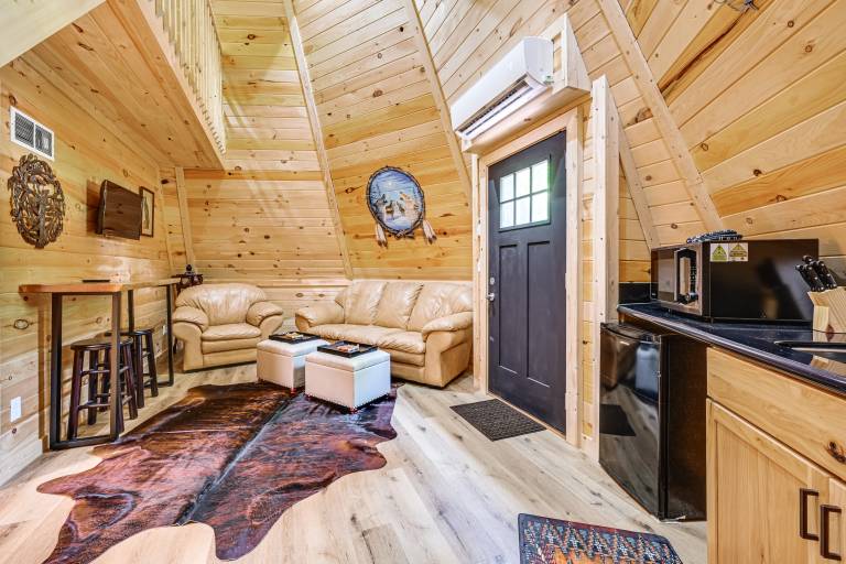 5 Mi to Mammoth Cave NP: Teepee Studio Escape — photo 5