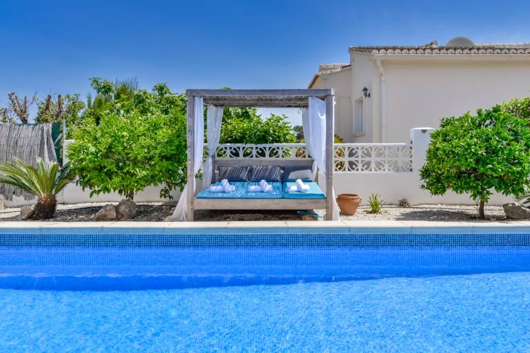Villa with garden, barbecue & terrace — photo 2