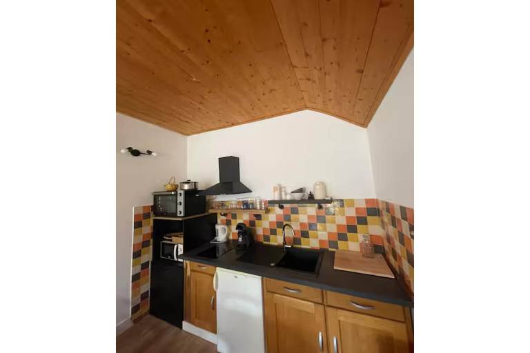 Wonderful vacation home with BBQ, yard & terrace | Pets allowed — photo 3