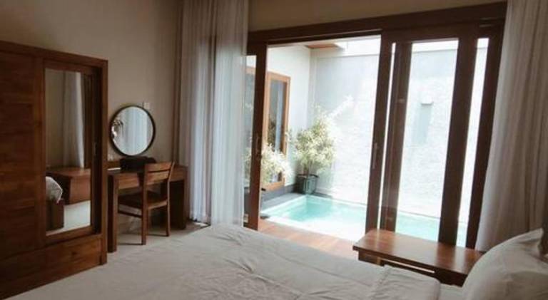 Villa with pool — photo 2