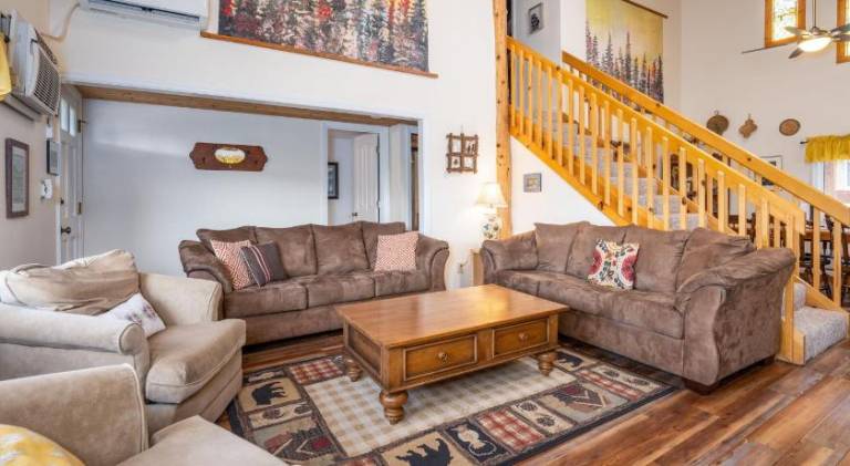 House with hot tub | Pet-friendly — photo 2