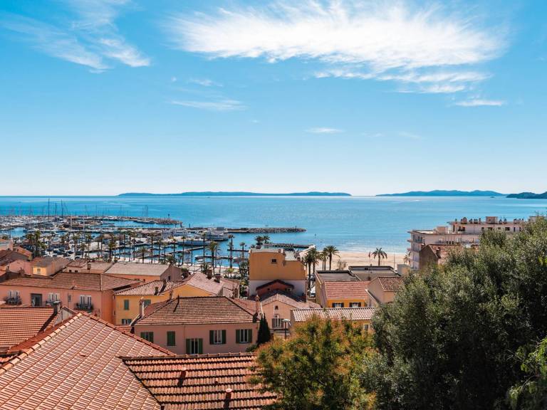 Superb villa with sea view, air conditioning, close to beach, parking, pets allowed — photo 5