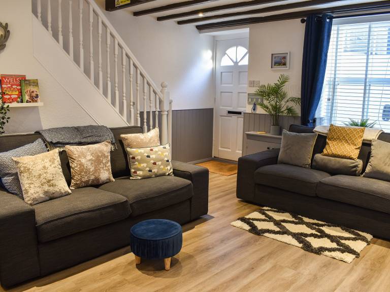 Family-friendly nice cottage with yard | River view | Pets are welcome — photo 4