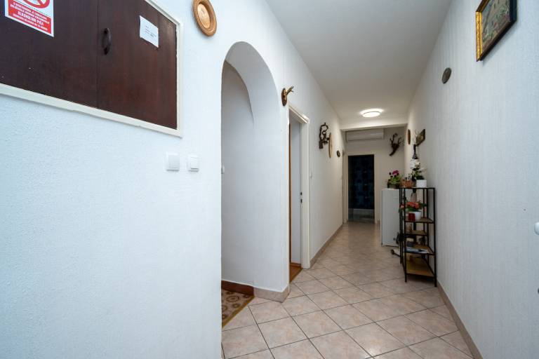 Two bedroom apartment with terrace and sea view Kampor, Rab (A-5056-a) — photo 2