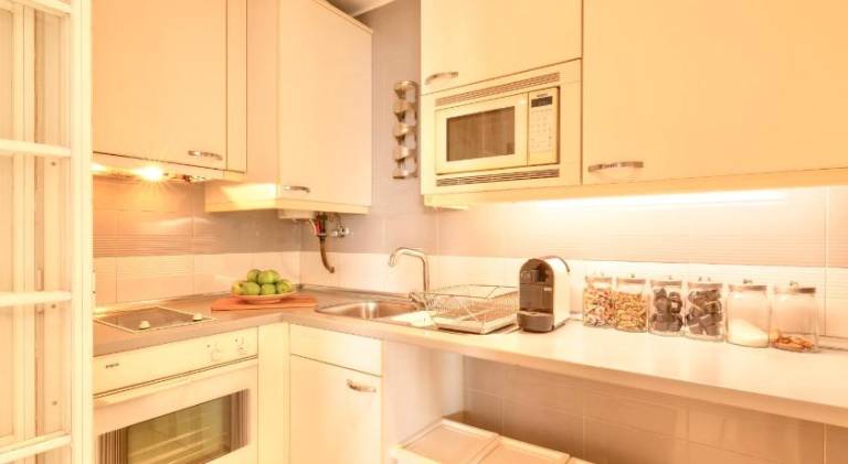Apartment with private pool & patio | Pet-friendly — photo 4