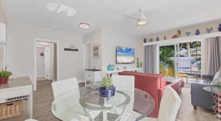 Pleasant apartment with terrace, pool & yard | Dogs allowed — photo 4
