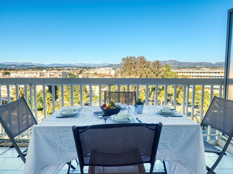 Holiday apartment with 1 room for 4 persons in Fréjus