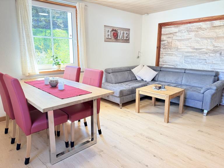 Family-friendly pleasant rental apartment with yard, fast internet & barbeque | Mountain view | Dogs allowed — photo 4