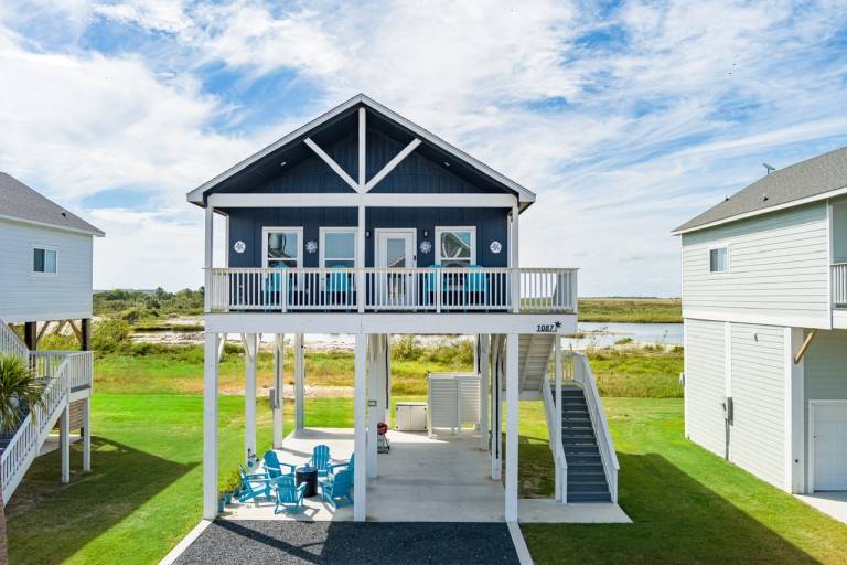 Vacation home with pool & barbecue | Beach view | Pets are welcome in Bolivar, TX